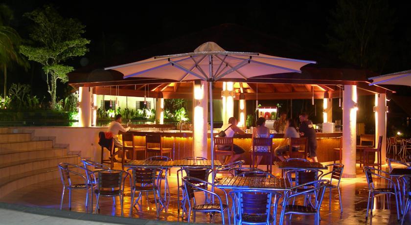 The Warwick Fiji Hotel Korolevu  Eksteriør billede The bar at the pool