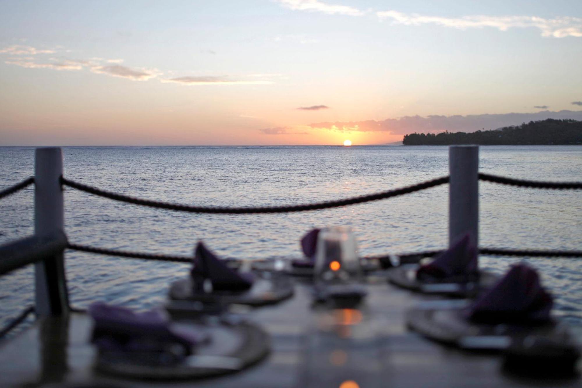 The Warwick Fiji Hotel Korolevu  Eksteriør billede Sunset at the beach