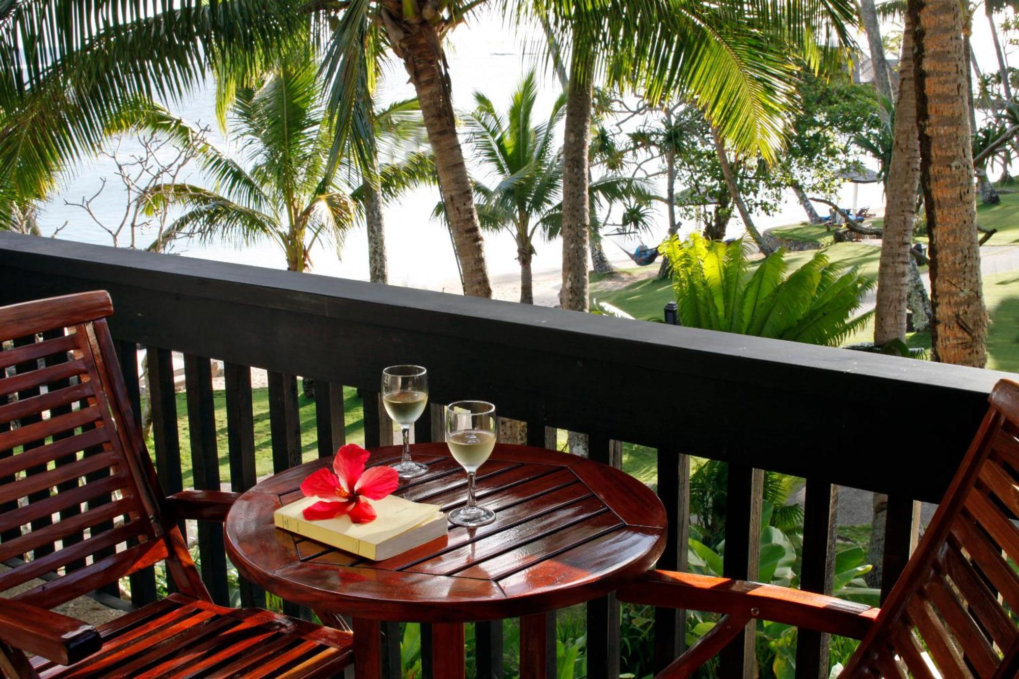 The Warwick Fiji Hotel Korolevu  Eksteriør billede A balcony at the resort
