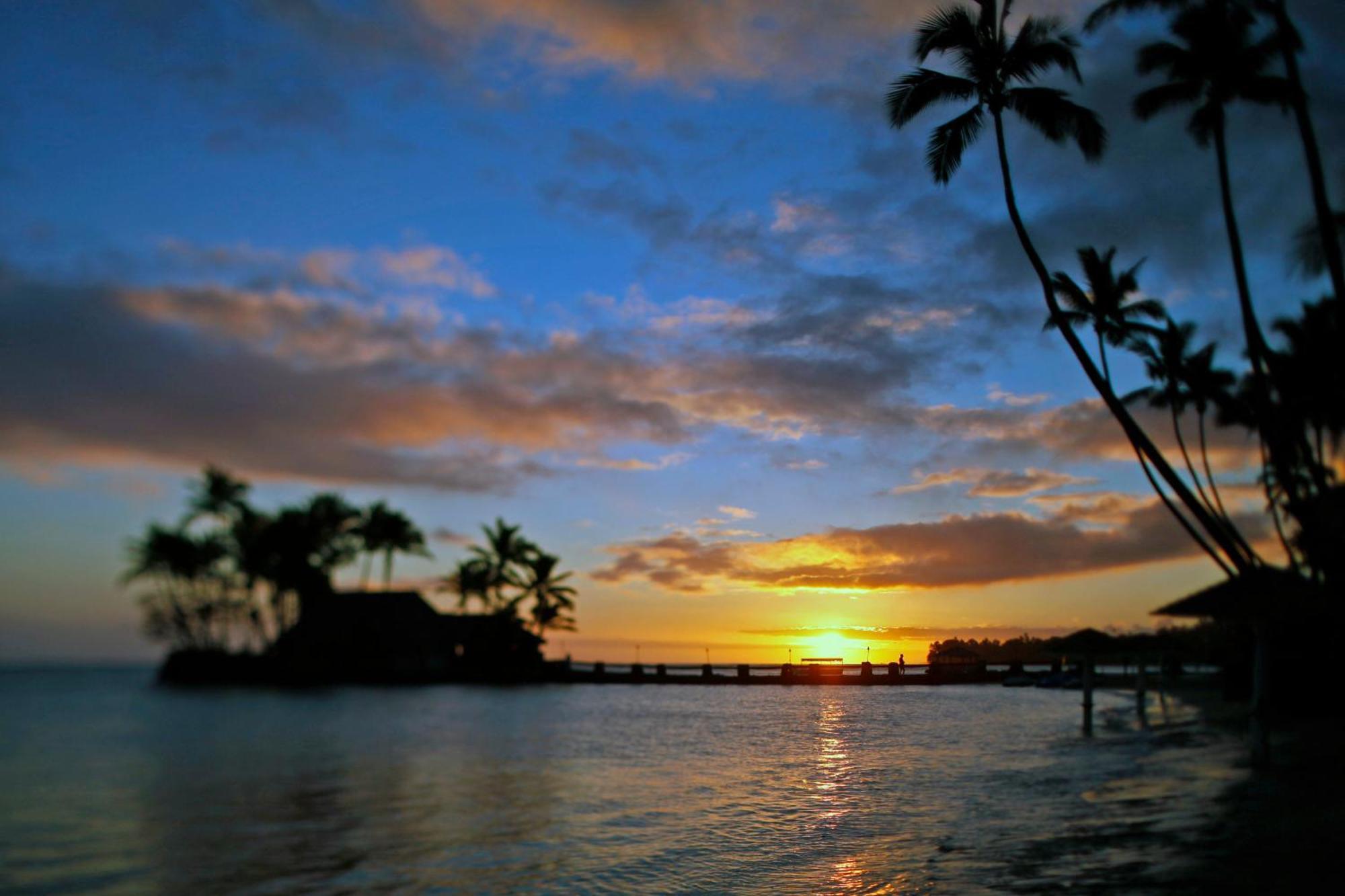The Warwick Fiji Hotel Korolevu  Eksteriør billede Sunset at the Four Seasons Resort